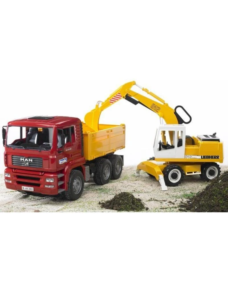 Bruder 2751 - MAN vrachtwagen met Liebherr graafmachine Bruder 2751 - MAN Vrachtwagen Met Liebherr Graafmachine -Britains Winkel bruder bruder 2751 man vrachtwagen met liebherr gr 1