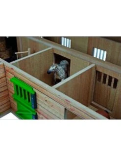 Kids Globe 610211 - Paardenhoekstal Met3 Boxen En Berging1:24 Bruin/zwart (geschikt Voor Schleich) 2 Kids Globe 610211 - Paardenhoekstal Met3 Boxen En Berging1:24 Bruin/zwart (geschikt Voor Schleich) -Britains Winkel kids globe kids globe 610211 paardenhoekstal met3 2